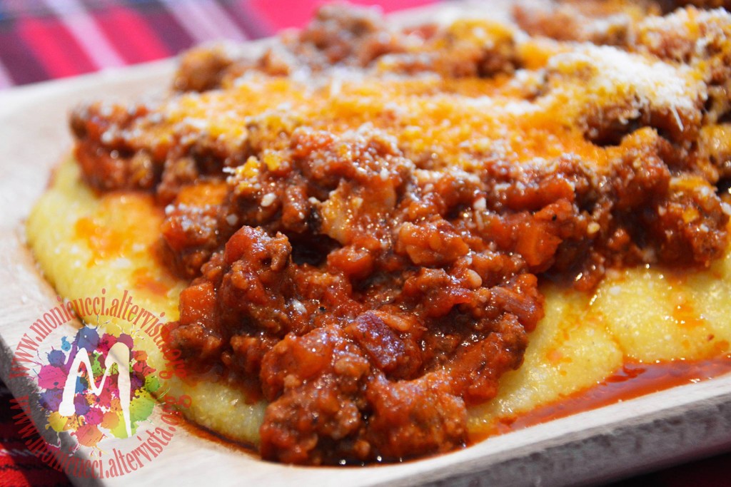 Polenta con ragù di carne, salsiccia e funghi Monicucci Chef